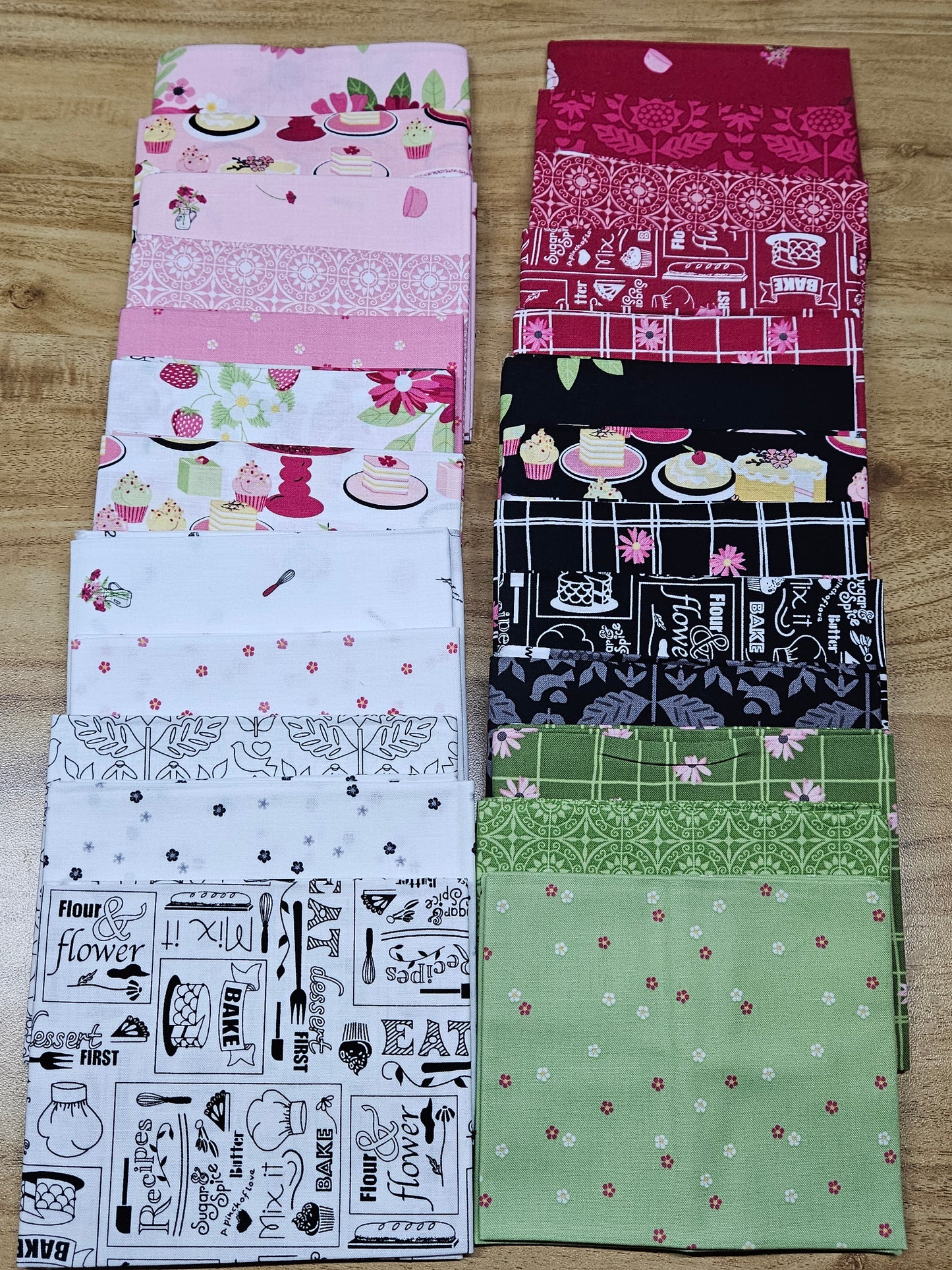 Flour & Flower Fat Quarter Bundle 25-piece