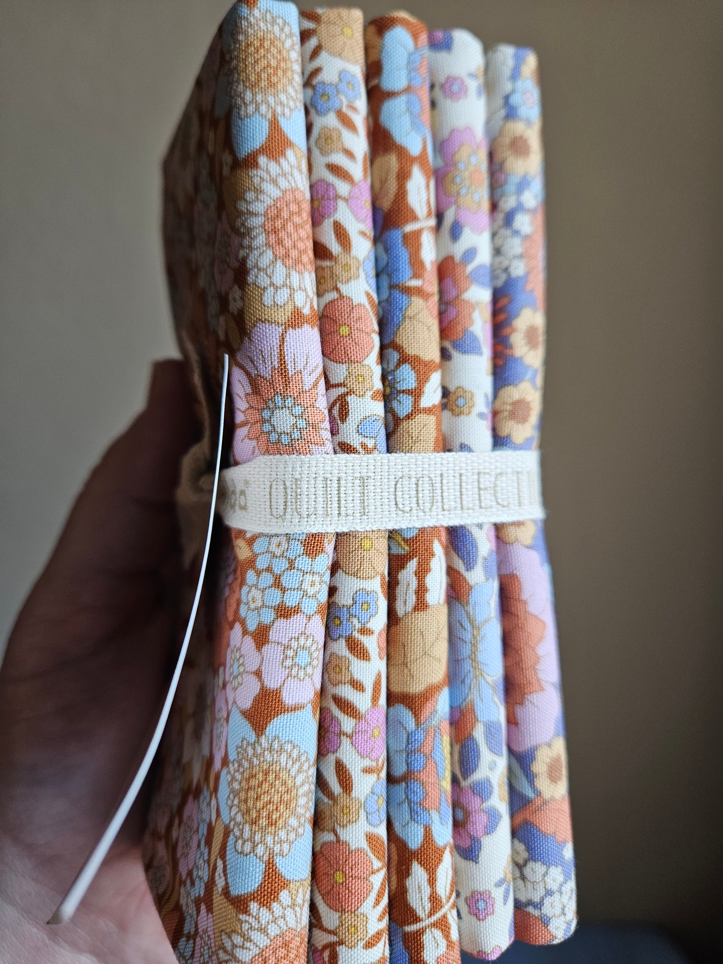 Tilda Wallflower Caramel/Thristle FQB 5 piece